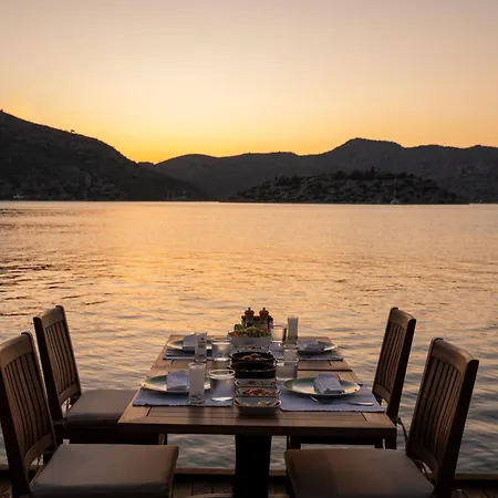 Отель Loryma Luxury