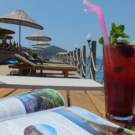 Hotel Loryma Luxury 3*